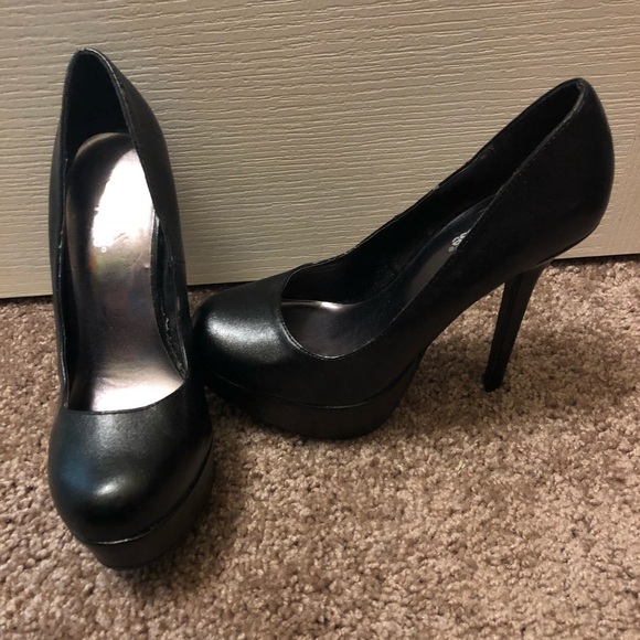 Shoes - Brand new heels